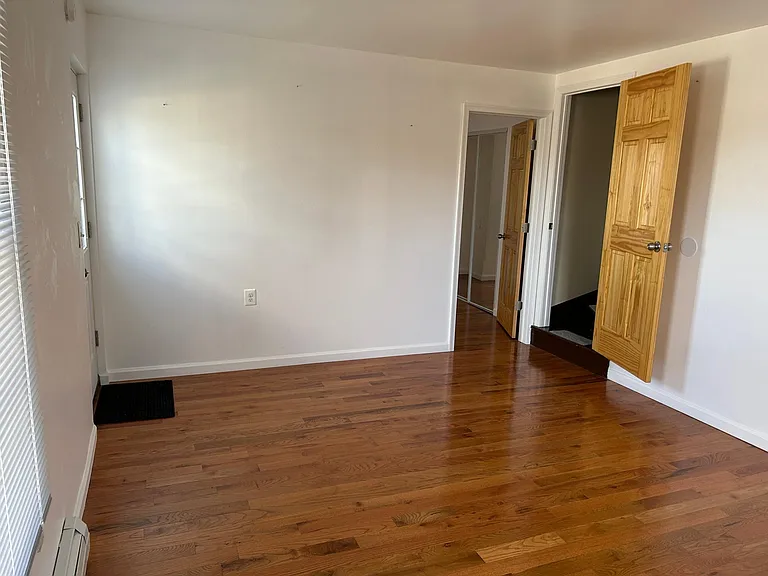 933 Wyandotte St — Photo 25