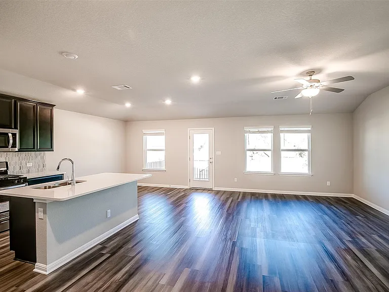 1601 Longhorn Ranch Dr — Photo 5