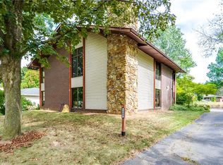 1809 Heritage Cir, Dover, OH