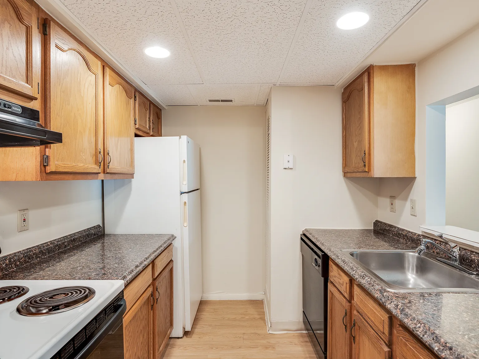 Vantage Pointe West Apartment Homes — Photo 2