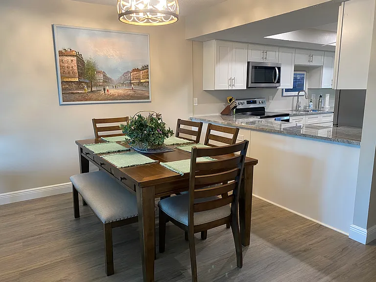 Formal dining area, easy access to kitchen for entertaining