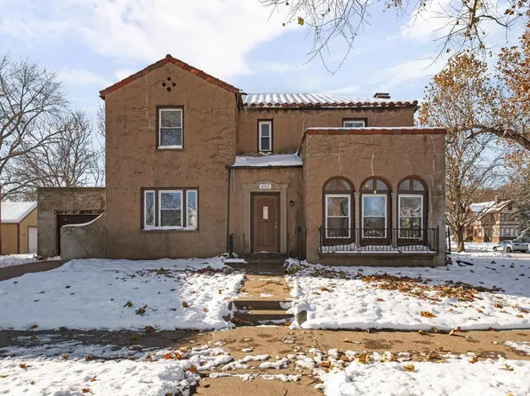 602 S 9th St, Clinton, IA 52732