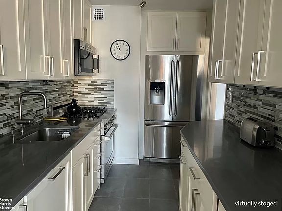 5th image of 142 W End Ave APT 26L