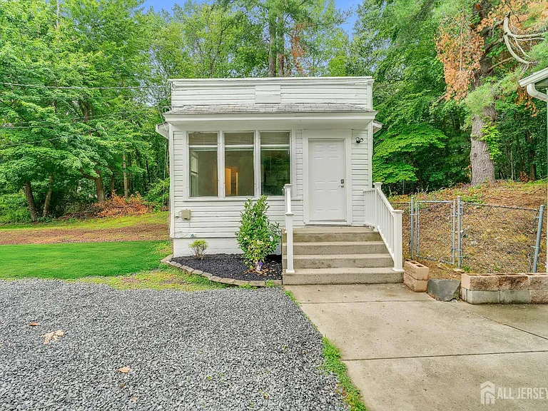 302 Schoolhouse Rd #B — Photo 4