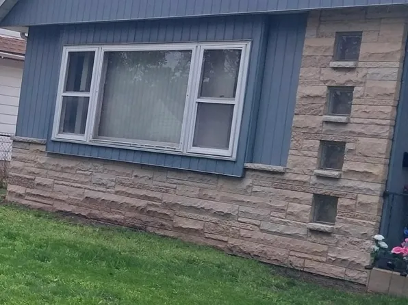 5806 N 92nd St #A, Milwaukee, WI 53225