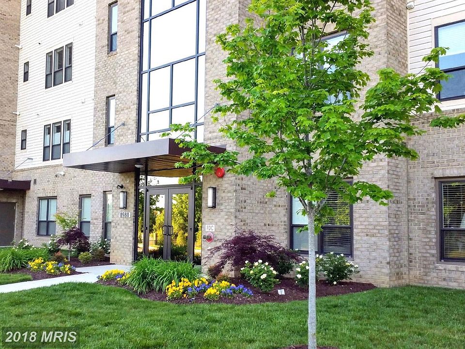 Gorgeous condo in Active Adult Gated Community