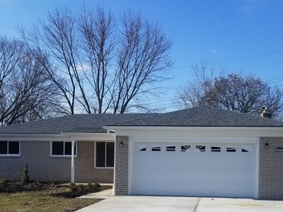 26736 Allen Rd, Woodhaven, MI, 48183