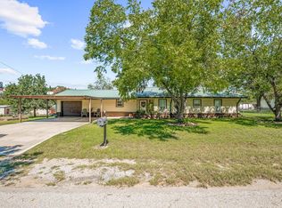 617 E Ross Ave, De Leon, TX 76444