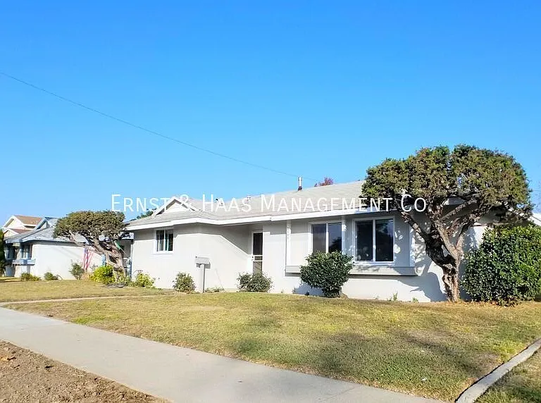 3080 Palo Verde Ave — Photo 2