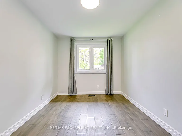 356 Dunlop Cres — Photo 22