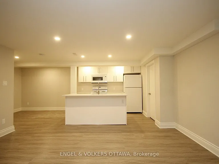 2073 Alton St #B — Photo 12