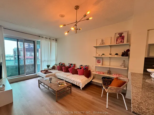 150 E Liberty St #407, Toronto, ON M6K 3R5