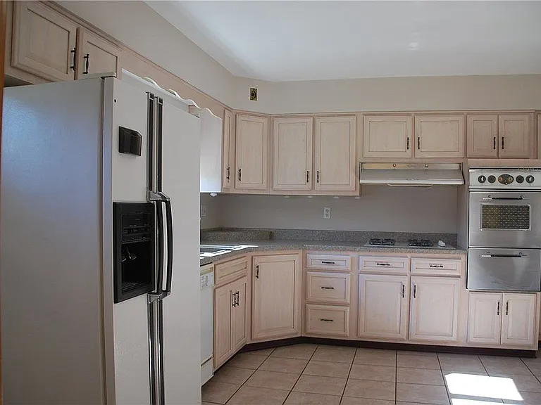 13 Carleton Dr — Photo 5