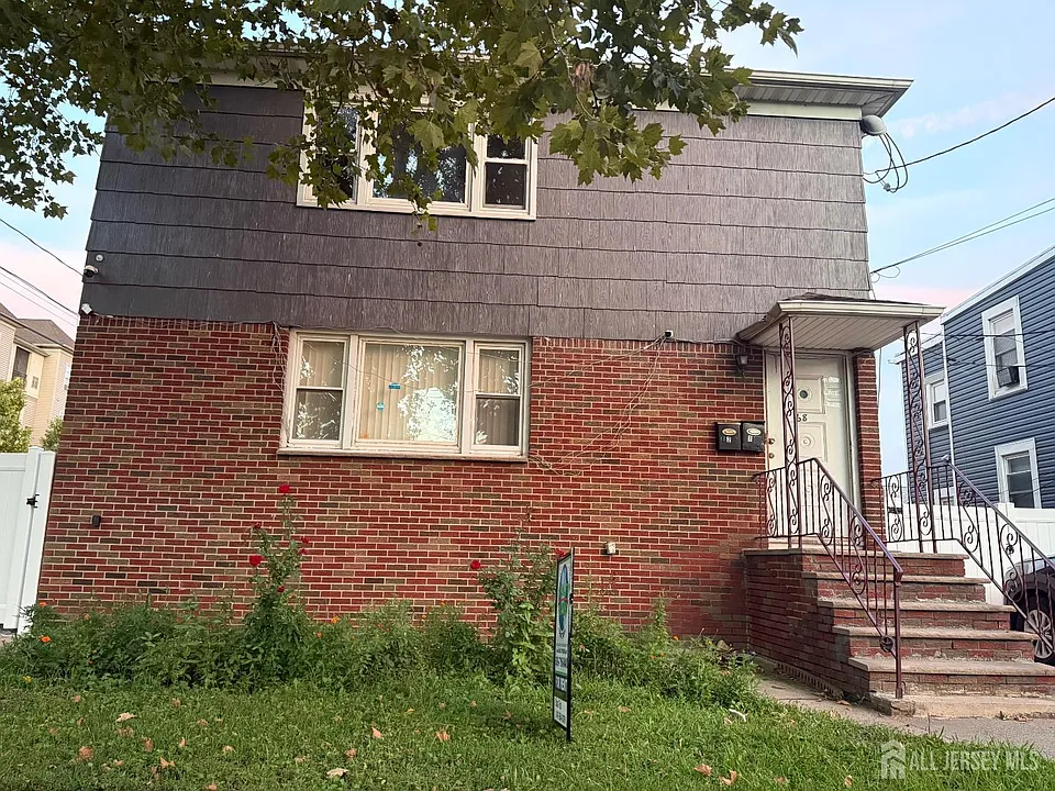 68 Christopher St #2