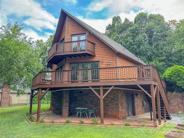 154 Cedar Rd, Hickory, NC 28601