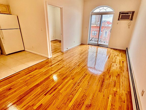 3rd image of 186 Bay 47th St APT 3