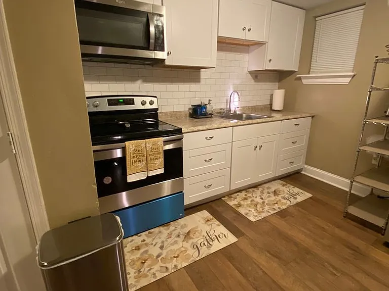 1103 W 7th St #3 — Photo 13