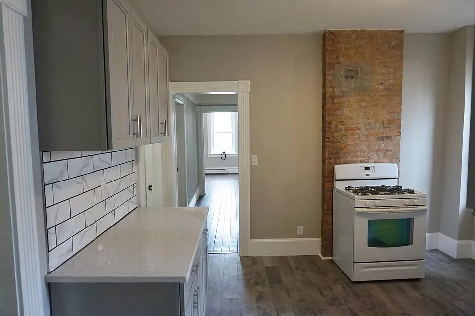 3 bed, $1,700 — Photo 3