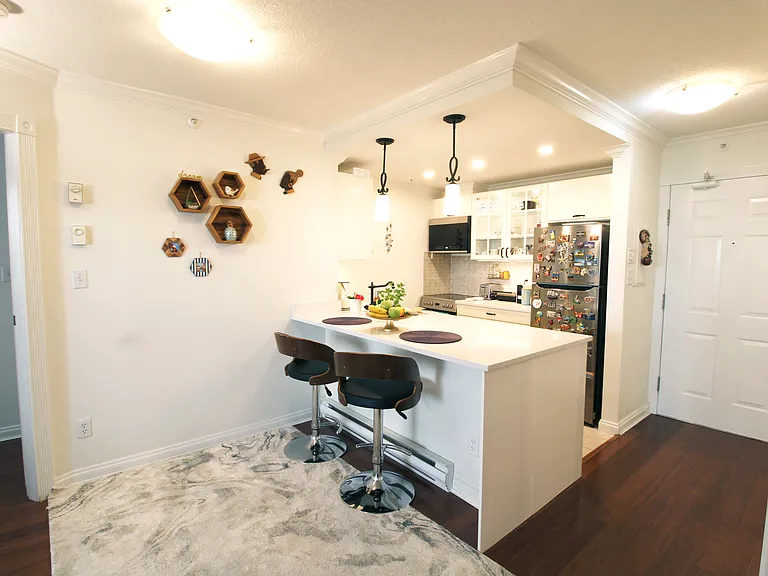 811 Helmcken St #407 — Photo 17