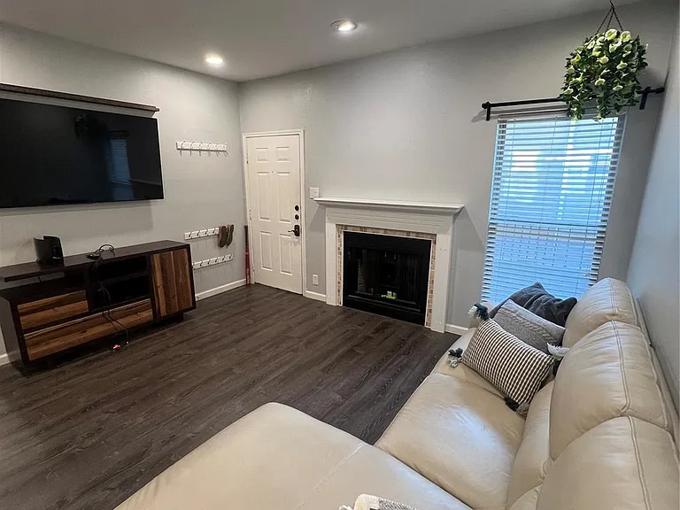 2414 Longview St #202 — Photo 5