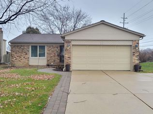 39020 Ironstone Dr, Sterling Heights, MI 48310