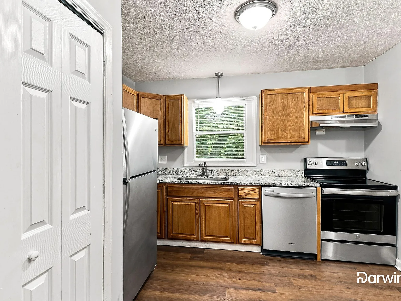 3 bed, 2.0 bath, 1104 sqft, $1,995 — Photo 4