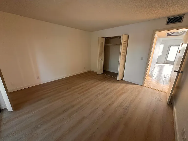 163 Somerset Cres #H — Photo 8