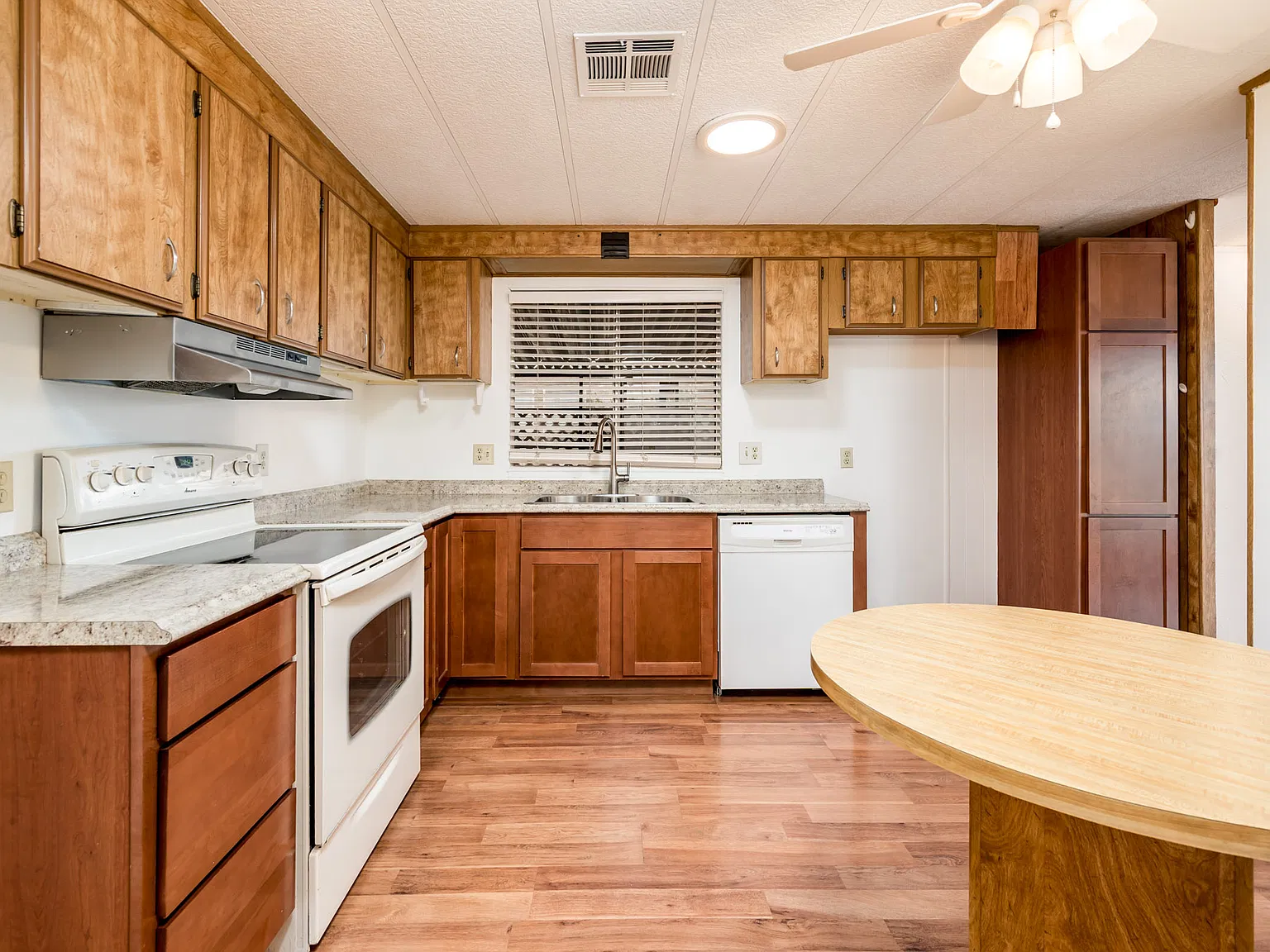 2 bed, 1258 sqft, $1,700 — Photo 2