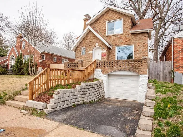 7045 Plymouth Ave — Photo 2