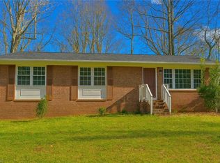 310 Foxcroft Dr, Winston Salem, NC 27103