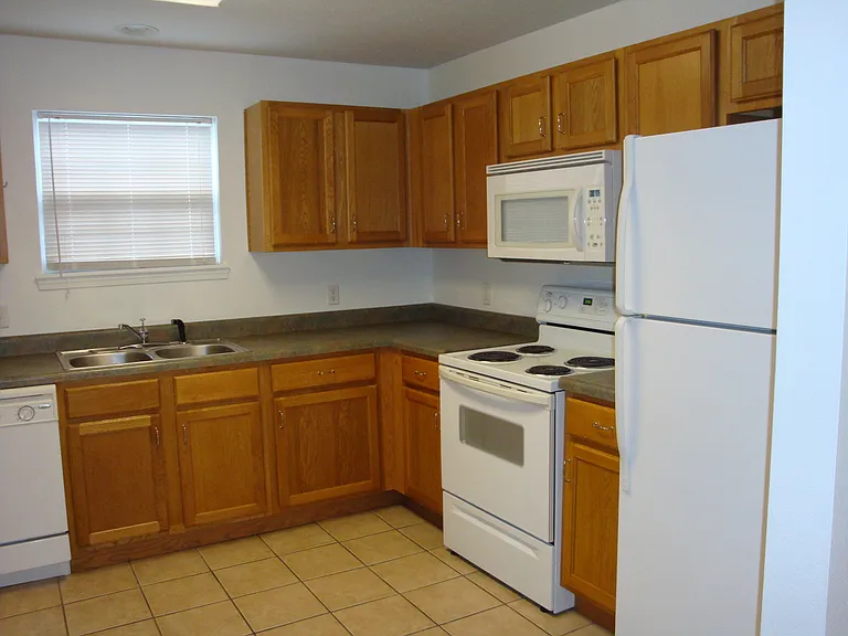155 Knowledge Ave #B — Photo 4