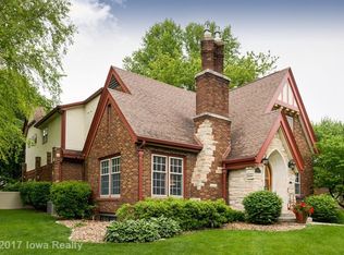 928 California Dr, Des Moines, IA 50312