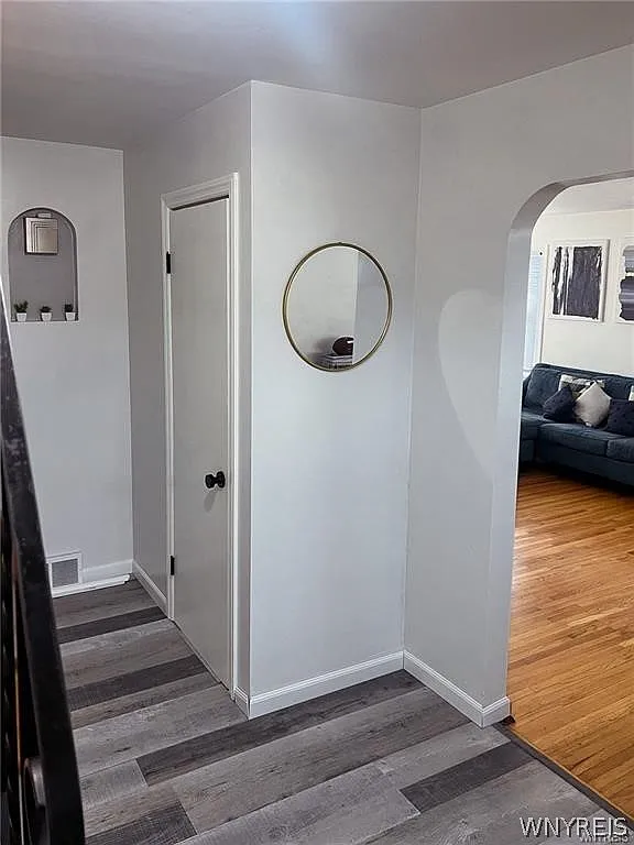 3 bed, 1.5 bath, 1476 sqft, $2,350 — Photo 2