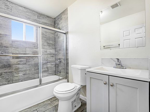 2nd image of 1137 E 58th St #1/2