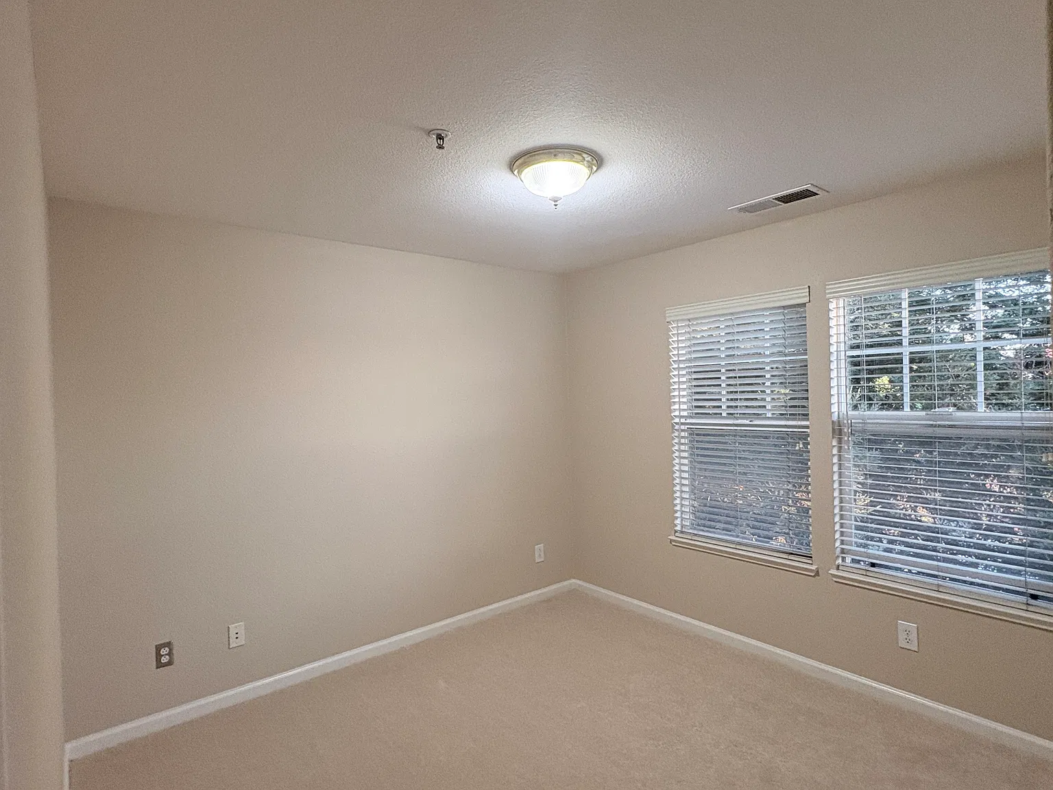 3 bed, 2.5 bath, 1595 sqft, $4,500 — Photo 3