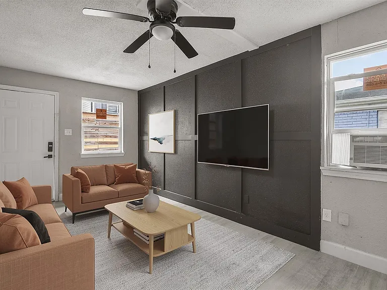 4755 Wilmington St #6 — Photo 1