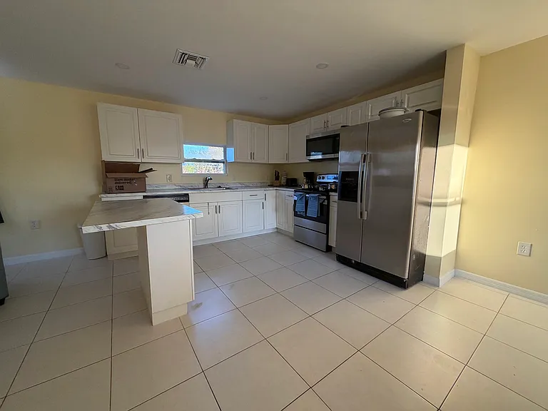 3633 SE 20th Ter — Photo 3