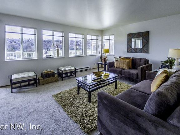3rd image of 2516 15th Ave W APT 403