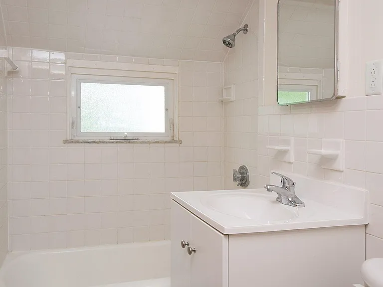 138 Belknap St — Photo 2