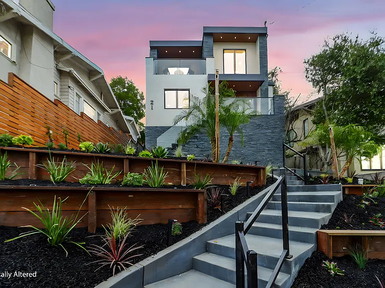 21 Cambridge Way — Photo 2