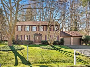 9605 Locust Hill Dr, Great Falls, VA 22066