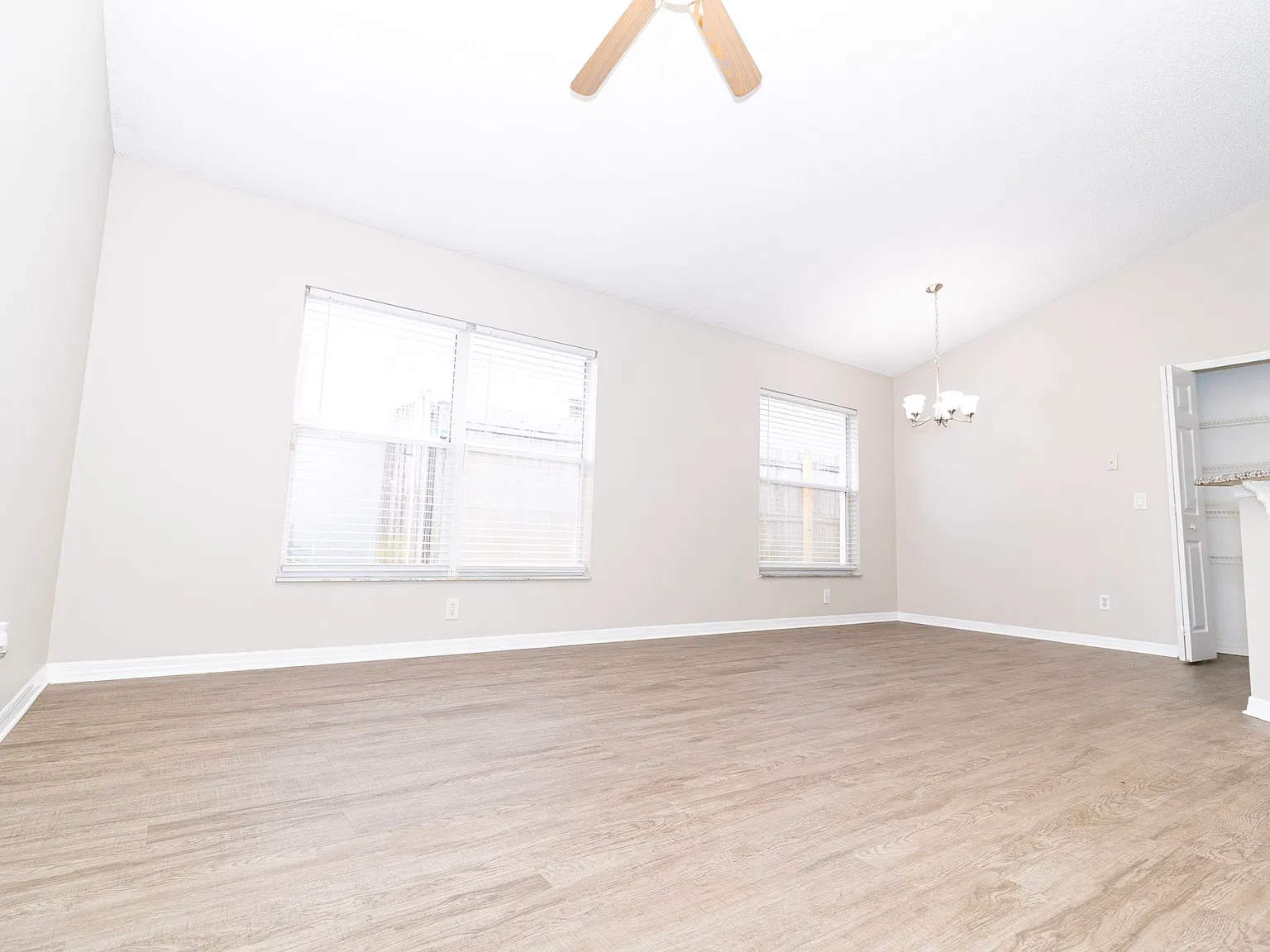 3 bed, 2170 sqft, $2,550 — Photo 4
