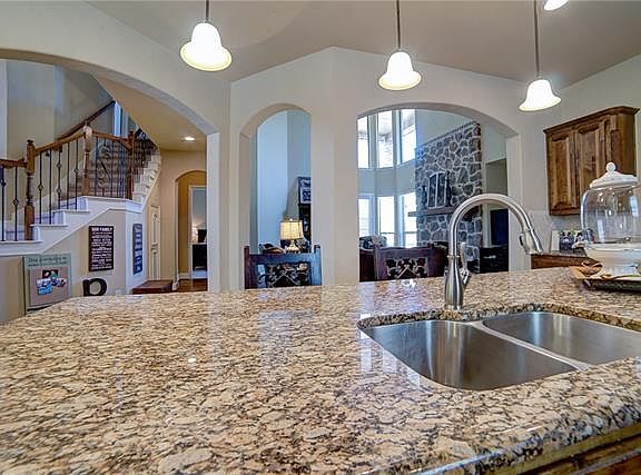 5th image of 11268 Graceland Ln