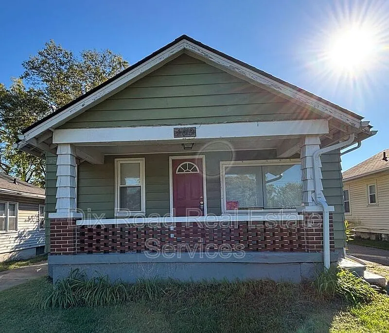 109 Red Bud Dr