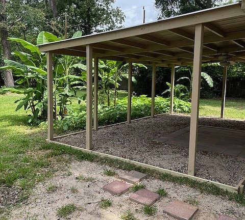Covered patio with fan/light and electricity