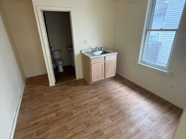 2423-2425 S 28th St, Milwaukee, WI