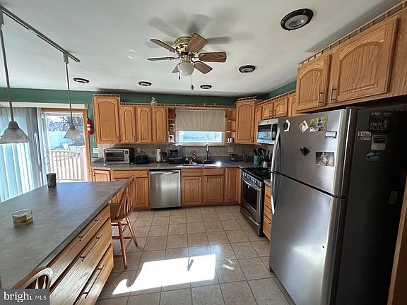 5th image of 125 Colonial Rd