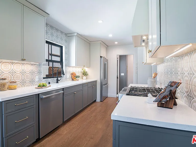 6417 Lindenhurst Ave — Photo 15