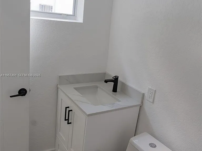 2600 NW 108th St — Photo 31