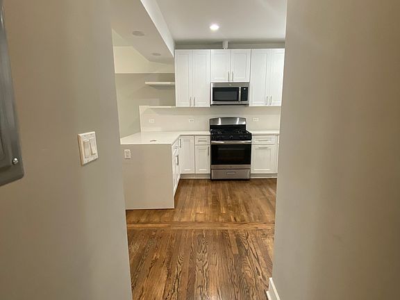 3rd image of 5034 N Washtenaw Ave #2